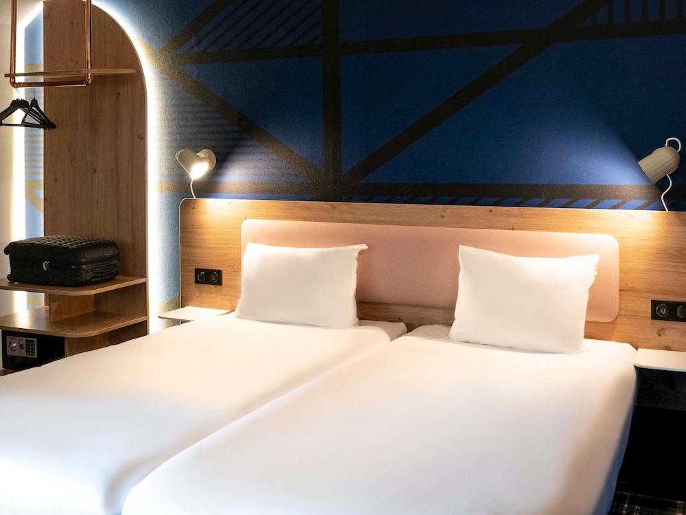Habitación estándar con dos camas individuales del hotel Ibis Styles Colmar Centre. Foto 5