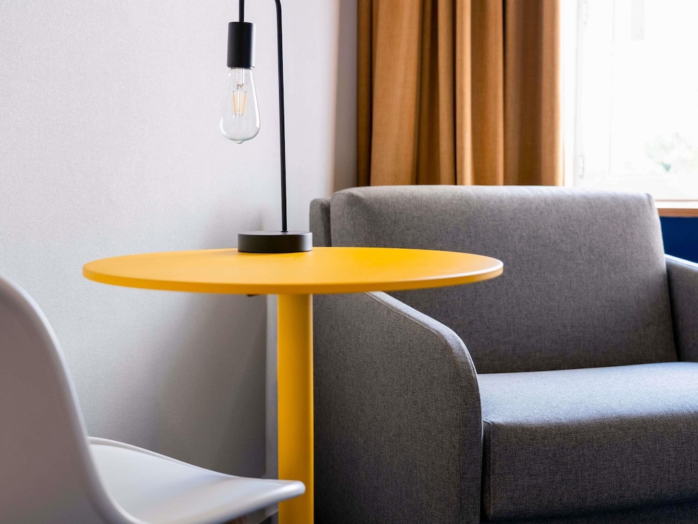 Habitación estándar con dos camas individuales del hotel Ibis Styles Colmar Centre. Foto 6
