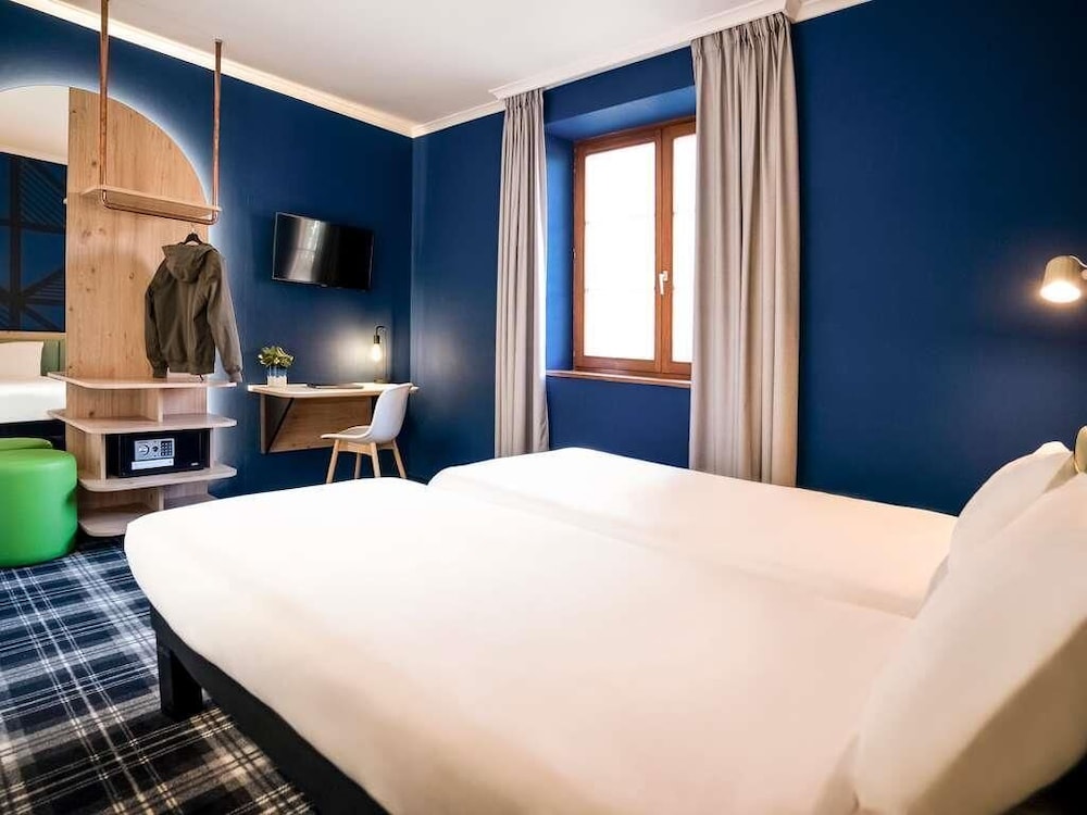 Habitación estándar con dos camas individuales del hotel Ibis Styles Colmar Centre. Foto 8