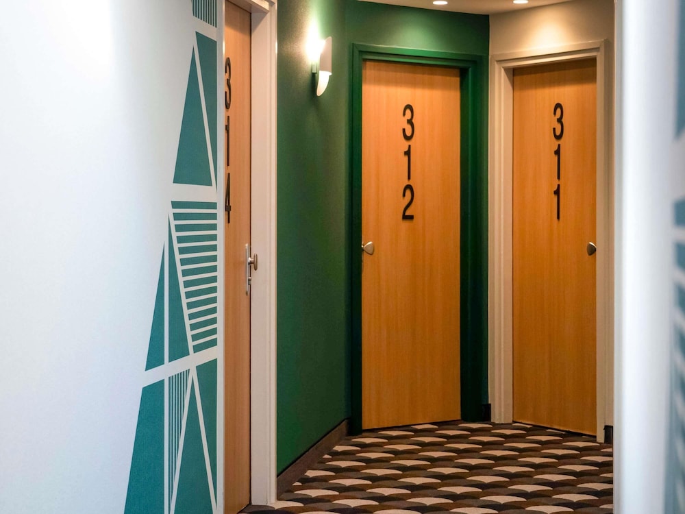 Habitación estándar con dos camas individuales del hotel Ibis Styles Colmar Centre. Foto 9