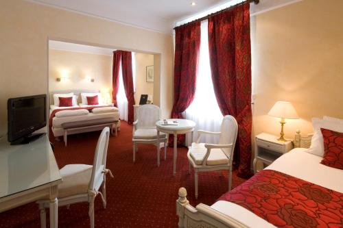 Suite Triple Junior del hotel Grand Bristol. Foto 3