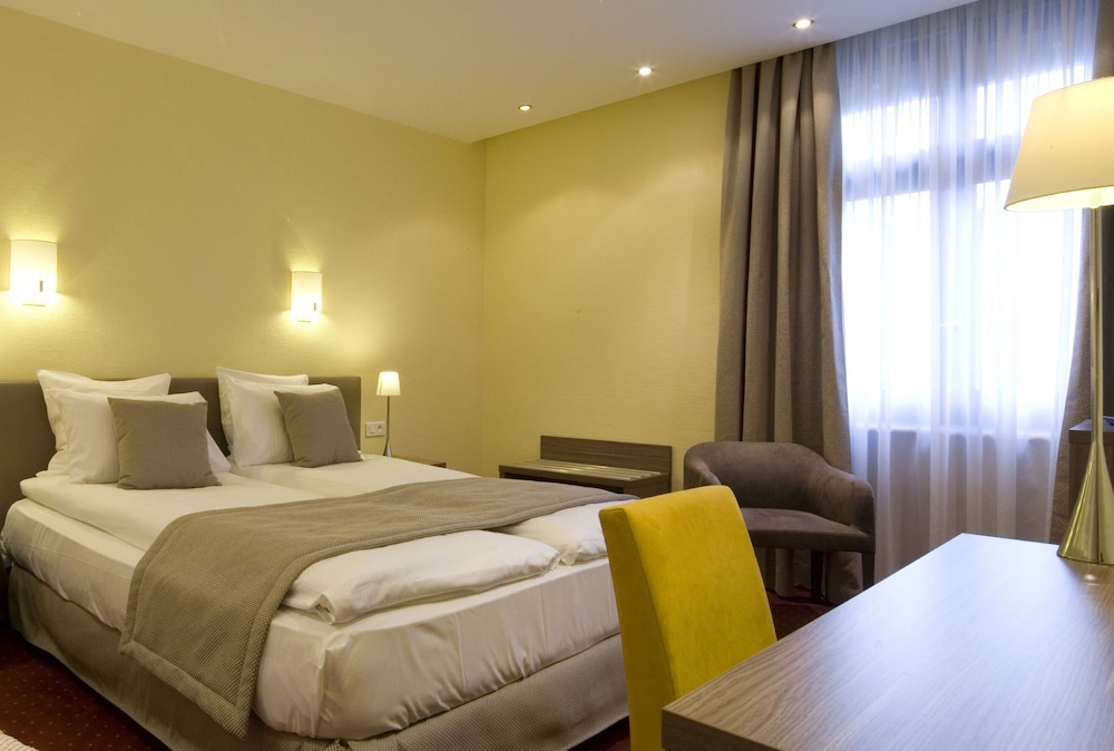 Habitación clásica del hotel Grand Bristol. Foto 1