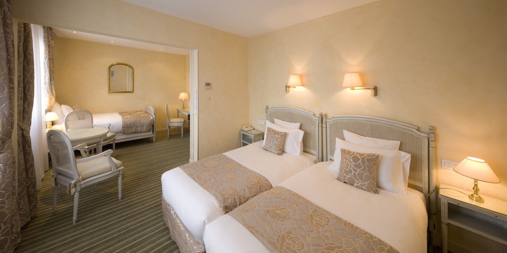 Suite junior del hotel Grand Bristol. Foto 1