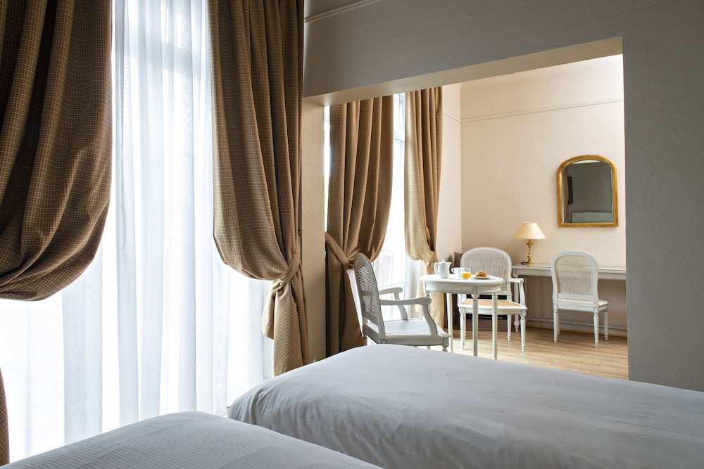 Junior suite Lujo Premium 1 Cama doble del hotel Grand Bristol. Foto 2