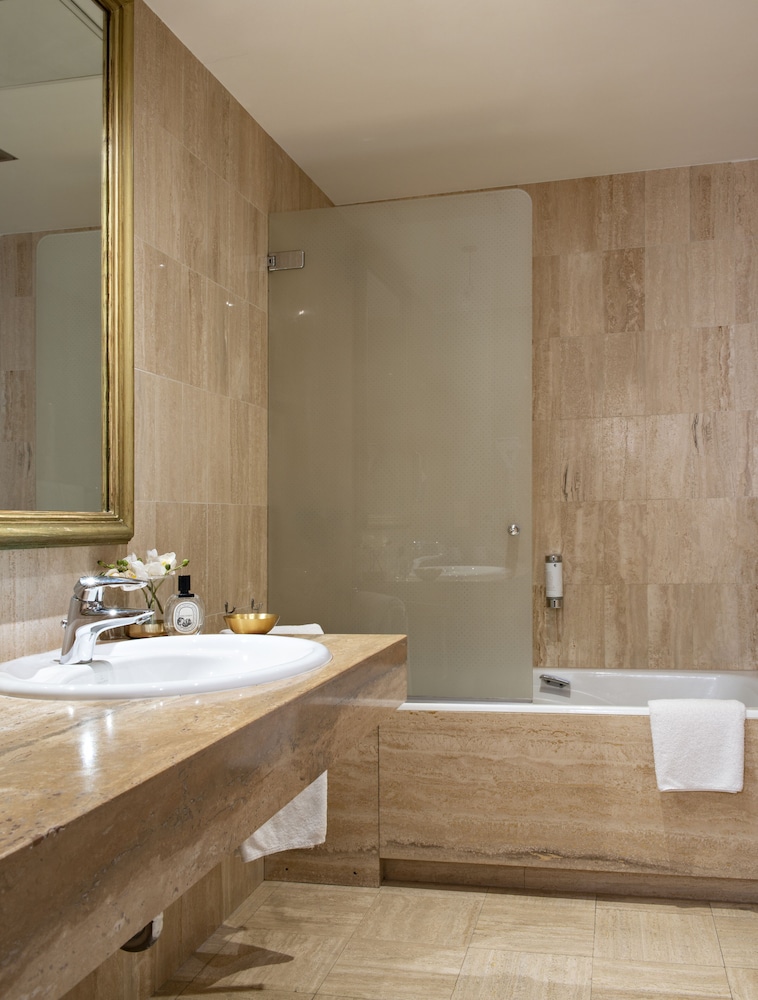 Junior suite Lujo Premium 1 Cama doble del hotel Grand Bristol. Foto 4