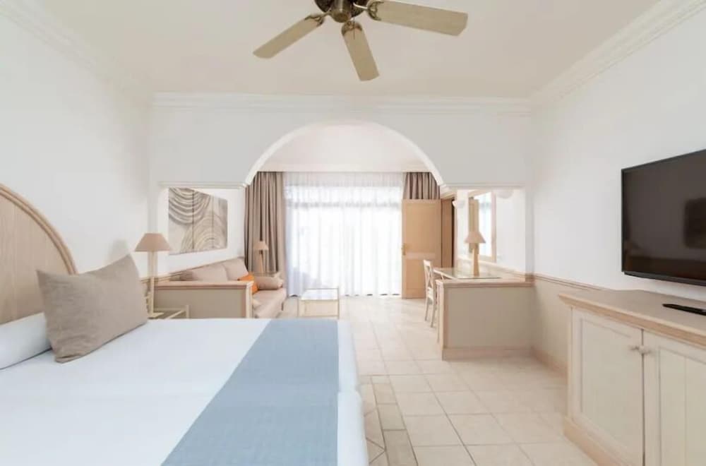 Suite sénior, vistas al mar del hotel Gran Castillo Tagoro Family and Fun Playa Blanca