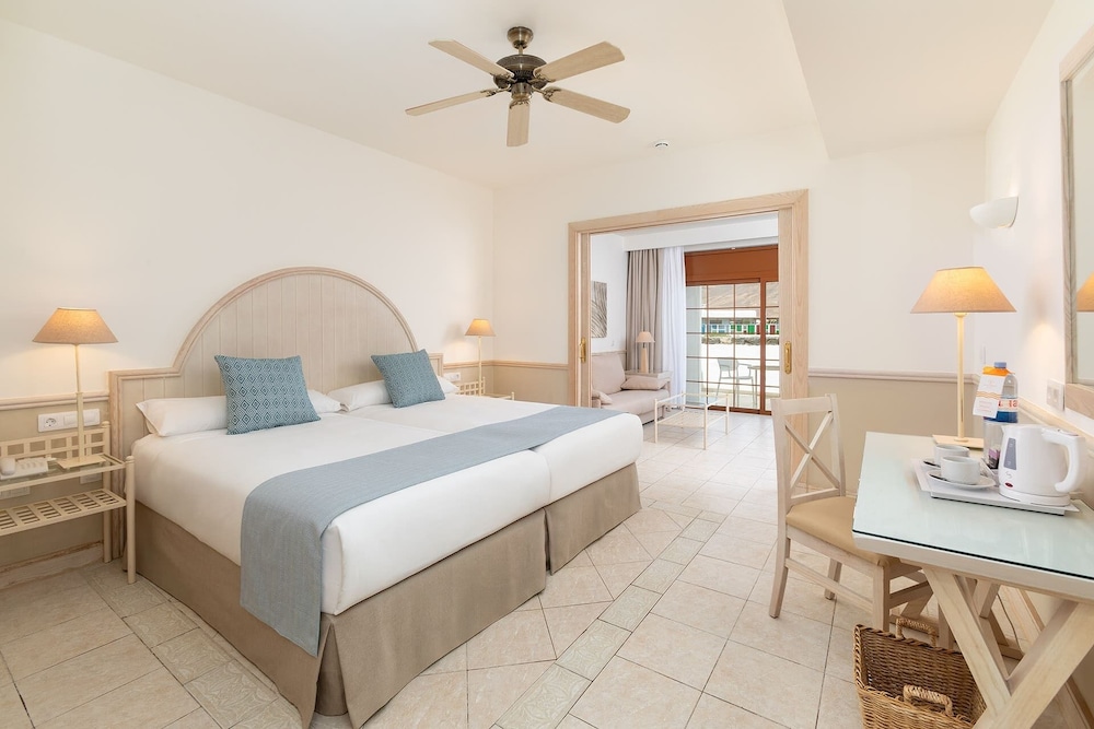 Suite sénior, 2 habitaciones del hotel Gran Castillo Tagoro Family and Fun Playa Blanca