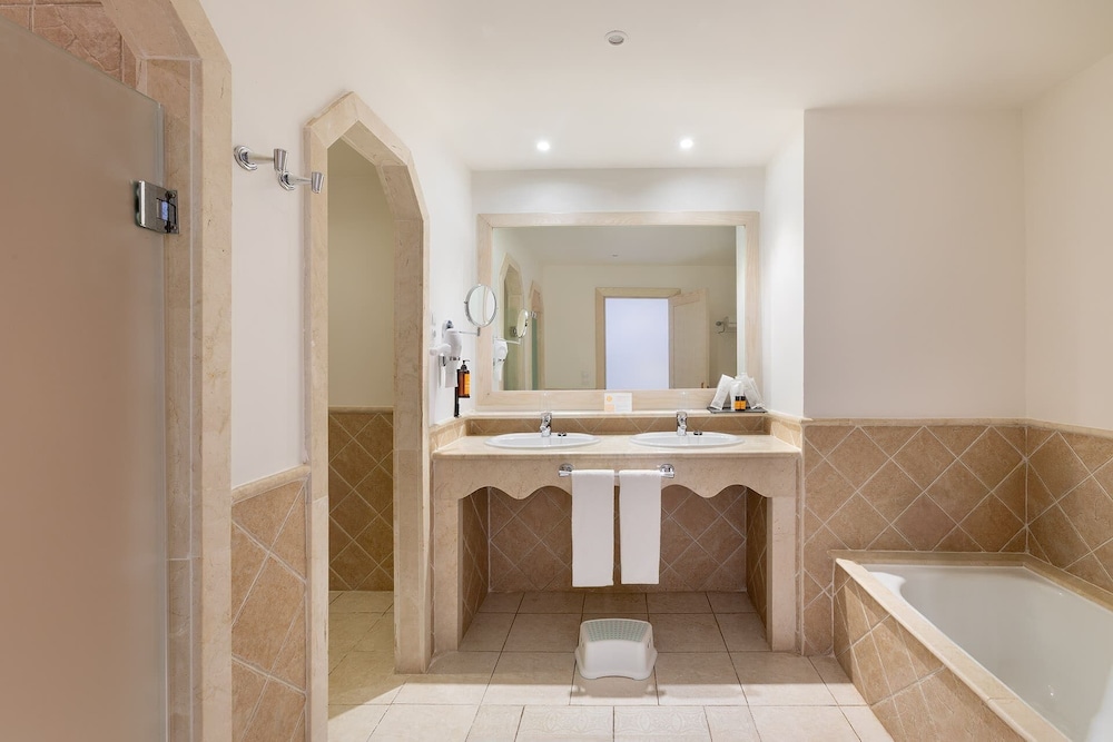 Suite sénior, 2 habitaciones del hotel Gran Castillo Tagoro Family and Fun Playa Blanca. Foto 4