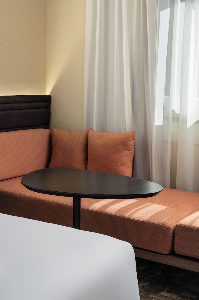 Habitacion Superior con 1 cama doble y Sofa del hotel Novotel Cairo 6th Of October. Foto 6
