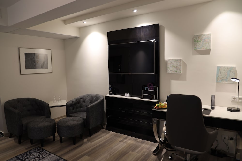 Suite Privilege con cama doble del hotel Mercure Kaiserhof Frankfurt City Center. Foto 1