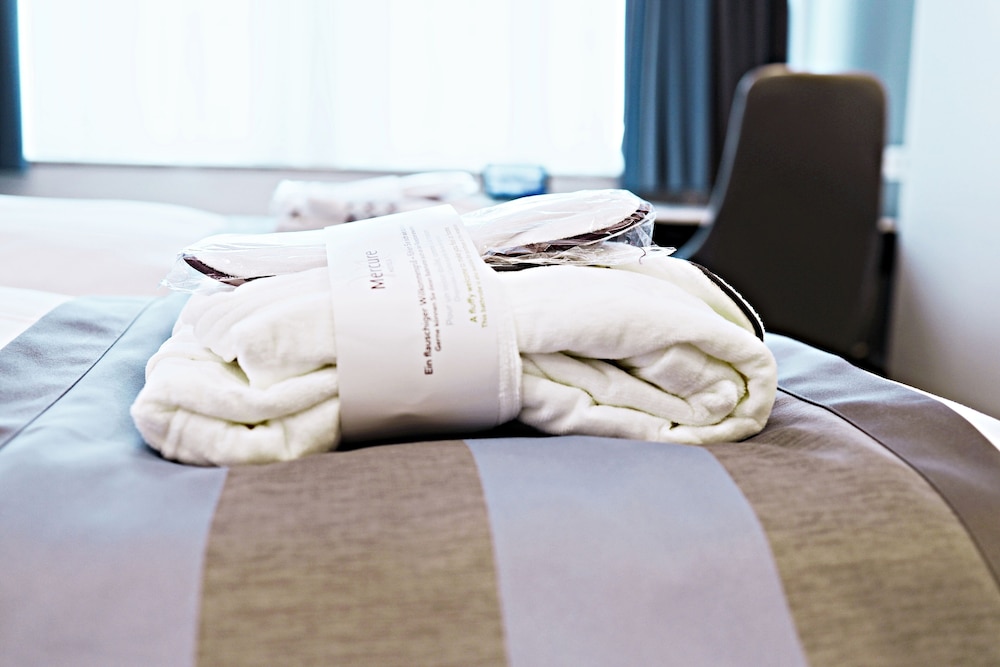 Suite Privilege con cama doble del hotel Mercure Kaiserhof Frankfurt City Center. Foto 4
