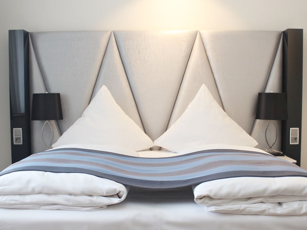Suite Privilege con cama doble del hotel Mercure Kaiserhof Frankfurt City Center. Foto 5