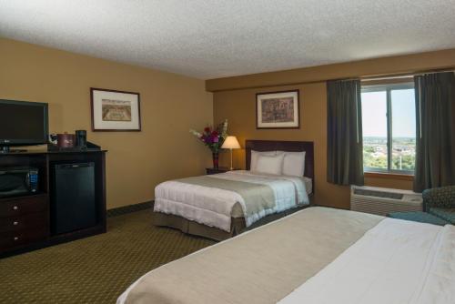 Habitación con cama grande y extragrande - No reembolsable - No fumadores del hotel Meadowlands Plaza