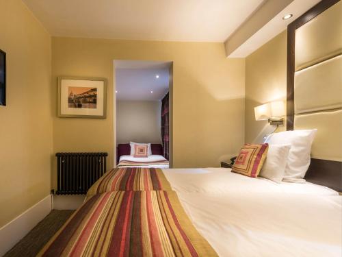 Habitación Triple Deluxe del hotel Grand Royale London Hyde Park. Foto 3