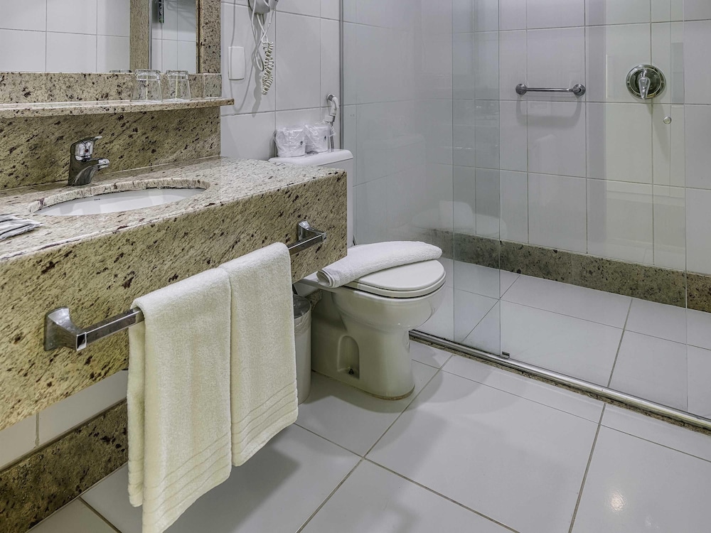 Suite Executive con una cama doble del hotel Caesar Business Belo Horizonte Belvedere. Foto 2