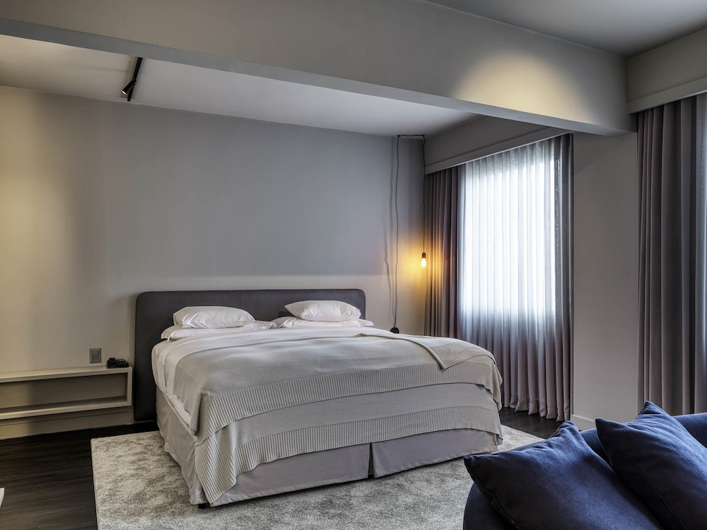 Suite Executive con una cama doble del hotel Caesar Business Belo Horizonte Belvedere. Foto 3