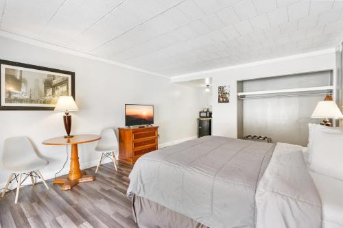 Habitación Deluxe con cama extragrande del hotel Fairbridge Inn And Suites West Point