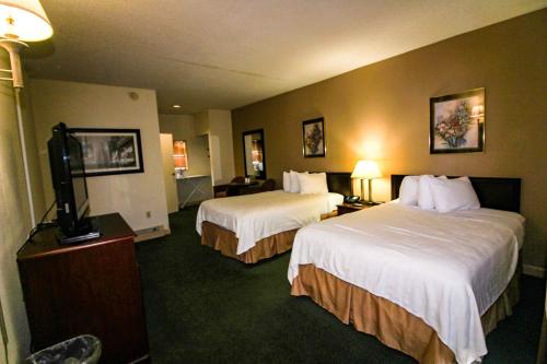 Habitación Doble - 2 camas dobles del hotel Fairbridge Inn And Suites West Point