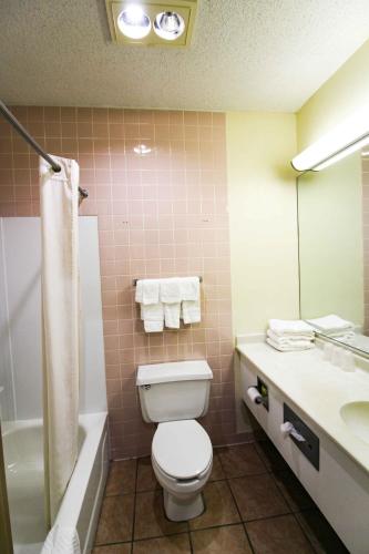 Habitación Doble - 2 camas dobles del hotel Fairbridge Inn And Suites West Point. Foto 1