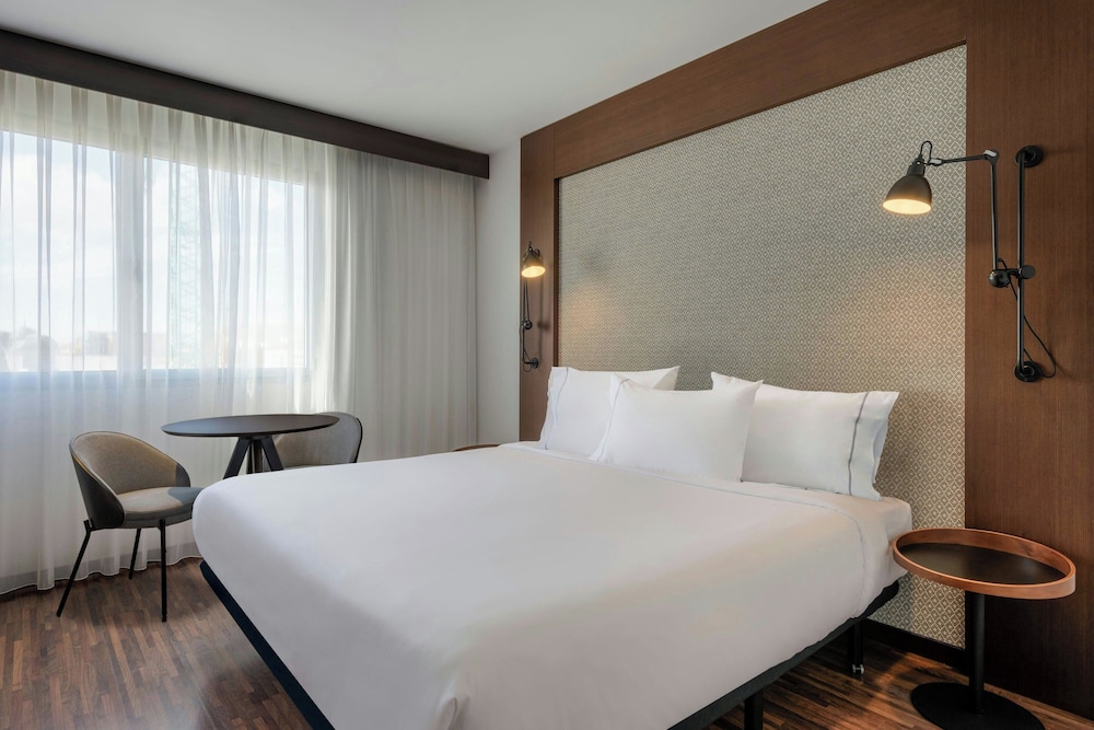 Habitación estándar, 1 cama de matrimonio grande del hotel Ac Alicante By Marriott