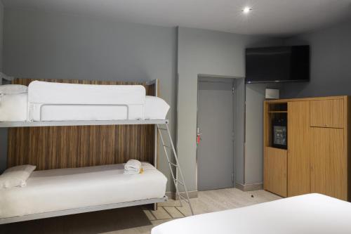 Habitación cuádruple del hotel Petit Palace Tres Cruces