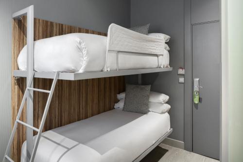 Habitación doble Cama Litera del hotel Petit Palace Tres Cruces