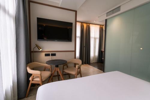 Habitación Triple del hotel Petit Palace Alcala. Foto 4