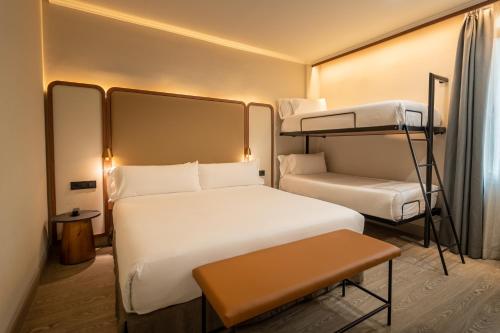 Habitación Cuádruple del hotel Petit Palace Alcala