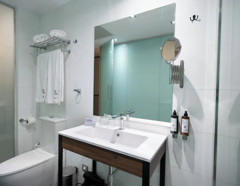 Habitación Cuádruple del hotel Petit Palace Alcala. Foto 6
