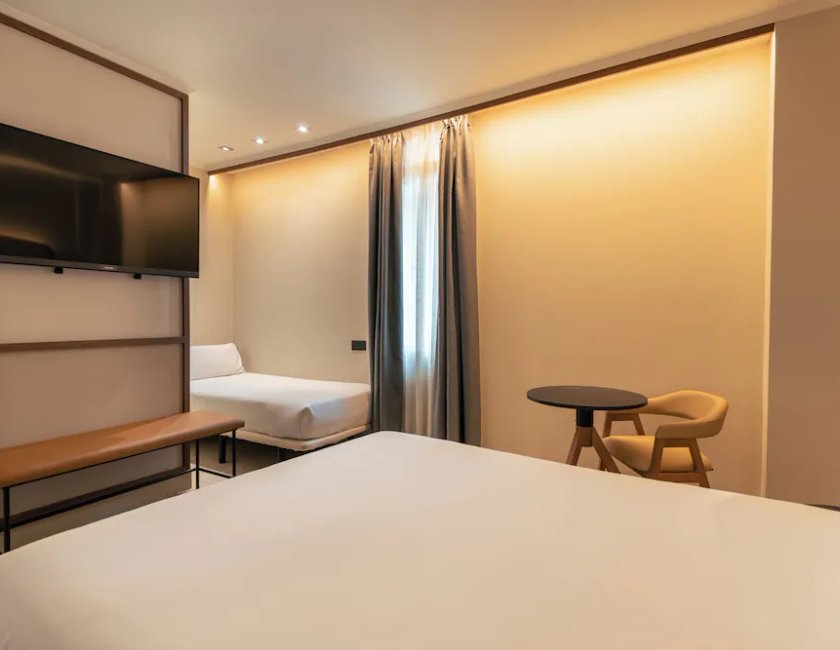 Habitación Triple del hotel Petit Palace Alcala. Foto 1