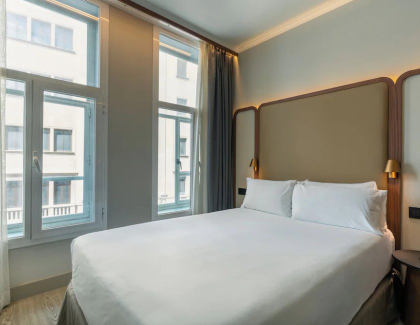 Habitación básica doble del hotel Petit Palace Alcala. Foto 2