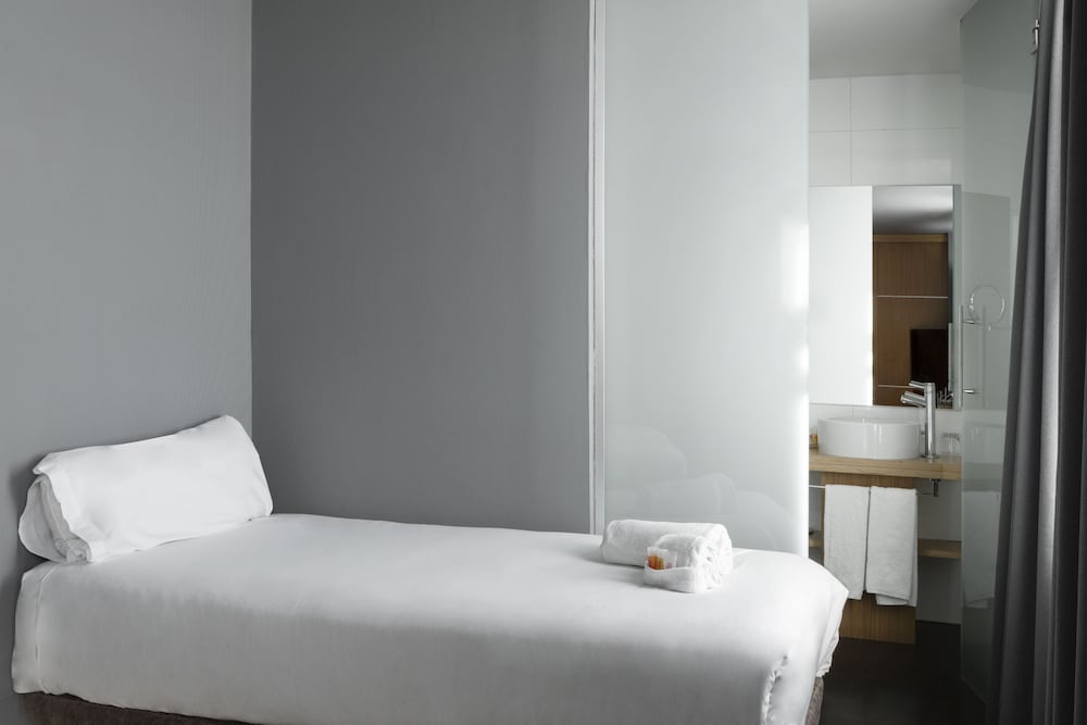 Habitación Triple del hotel Petit Palace Alcala. Foto 2