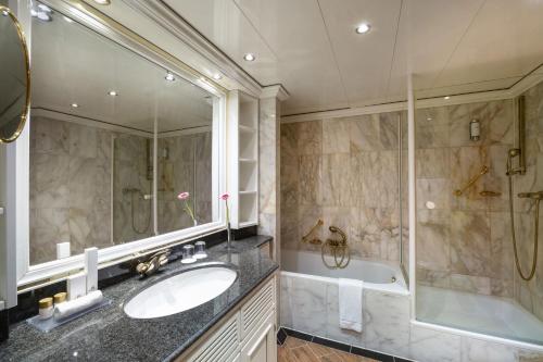 Suite Clásica del hotel Maritim Stuttgart. Foto 2