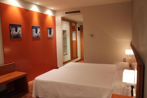 Habitación Doble Estándar - 1 o 2 camas del hotel Ag Express Elche. Foto 7