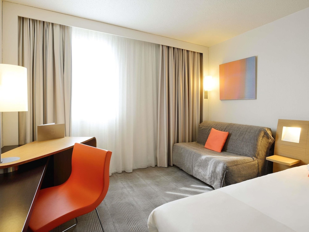 Habitación Classic - Una cama doble y un sofá cama individual del hotel Novotel Marseille Est Porte D'aubagne. Foto 3