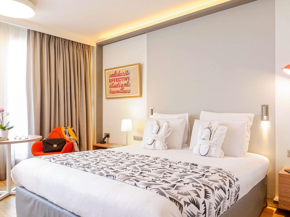 Habitación Privilege con terraza y 1 cama king - size del hotel Mercure Marseille Centre Prado Vélodrome