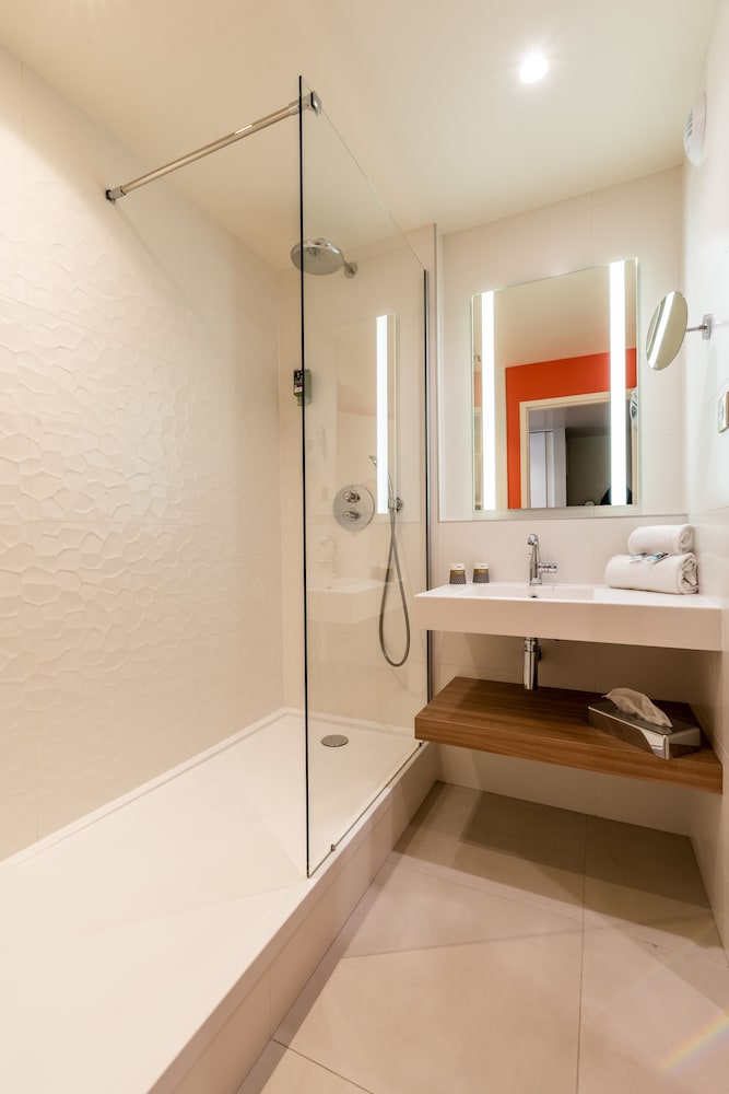Habitación Clásica con 1 cama doble del hotel Mercure Marseille Centre Prado Vélodrome. Foto 6