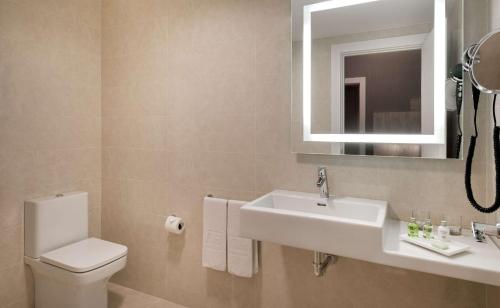Habitación Doble Superior del hotel Nh Madrid Chamberí. Foto 1