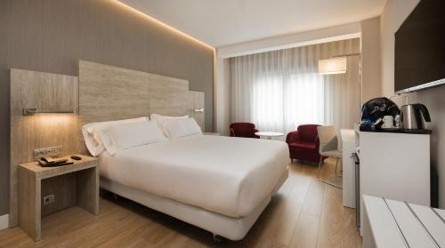 Habitación Doble Superior del hotel Nh Madrid Chamberí. Foto 3
