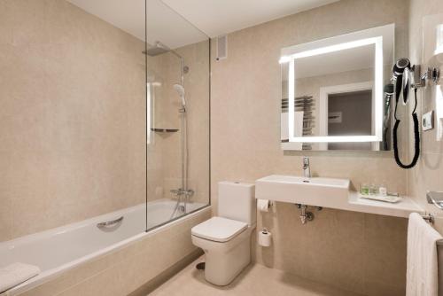 Habitación Doble Superior del hotel Nh Madrid Chamberí. Foto 5