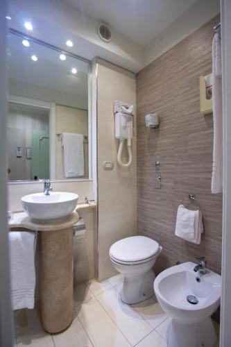Habitación Doble del hotel Flora. Foto 22