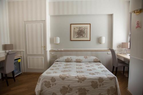 Habitación Doble del hotel Flora. Foto 31