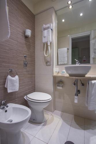 Habitación Doble - 2 camas del hotel Flora. Foto 12
