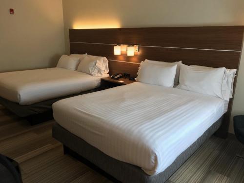 Suite con 2 camas grandes del hotel Holiday Inn Express Rochester - Victor