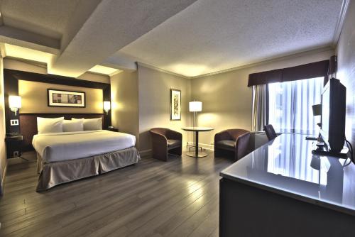 Habitación Estándar - 1 cama grande del hotel Le Concorde Québec. Foto 4