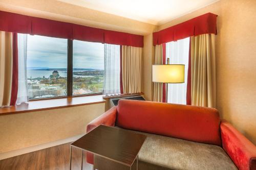 Habitación Estándar - Cama extragrande del hotel Le Concorde Québec