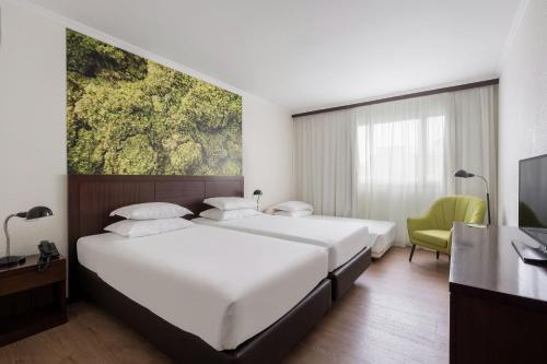 Habitación Doble con cama supletoria - 1 o 2 camas del hotel Neat Avenida. Foto 3