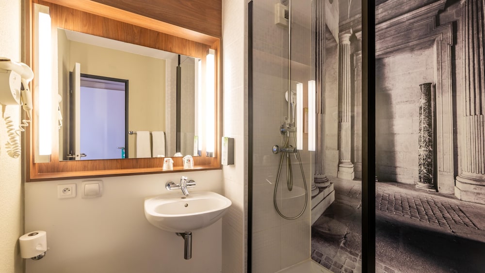 Habitación estándar, 3 camas individuales del hotel CAMPANILE ROISSY