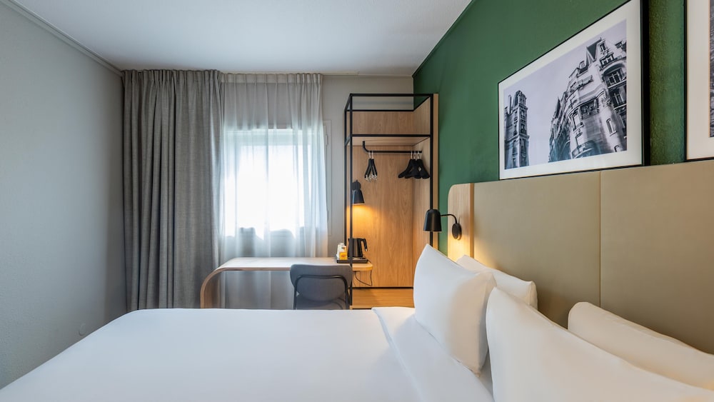 Habitación estándar, 1 cama de matrimonio del hotel CAMPANILE ROISSY. Foto 1