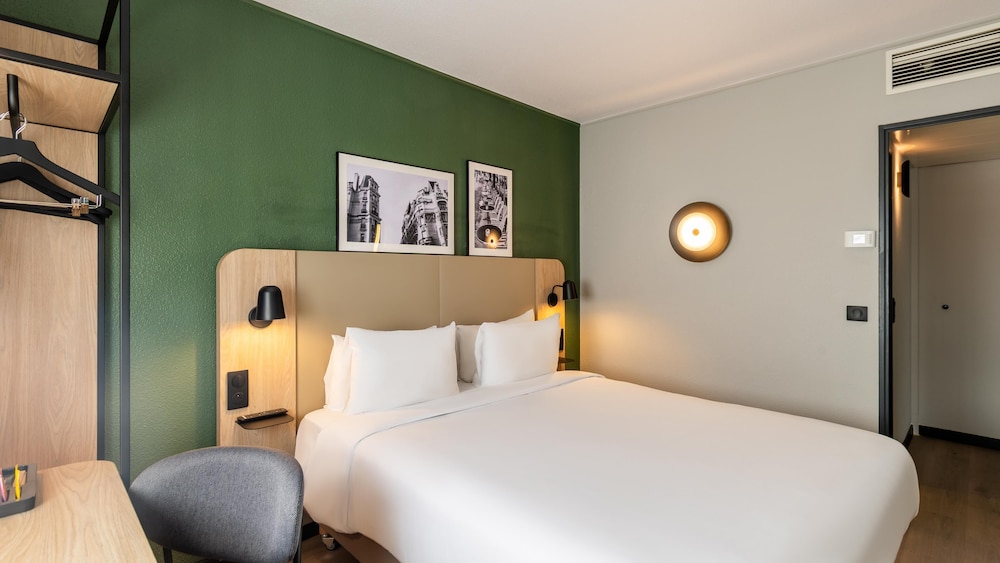Habitación estándar, 1 cama de matrimonio del hotel CAMPANILE ROISSY. Foto 2